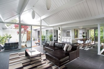Ngôi nhà cấp 4 đẹp lung linh nhờ những mẫu cửa nhựa lõi thép